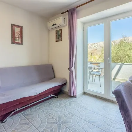 Apartment Mladen *