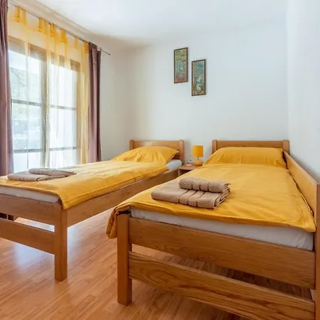 Apartment Mladen *