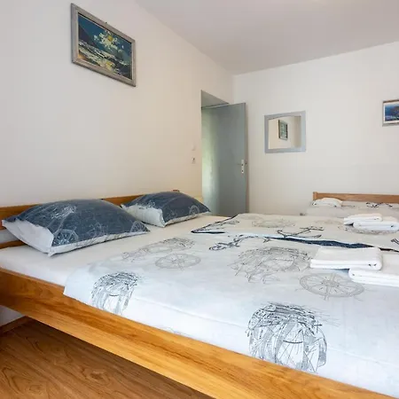 Apartment Mladen *