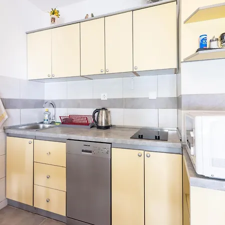 Mladen Apartment *