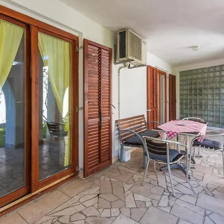 Apartment Mladen