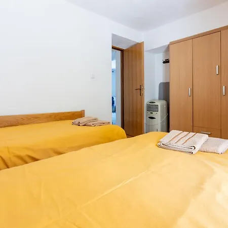 Mladen Apartamento Baška