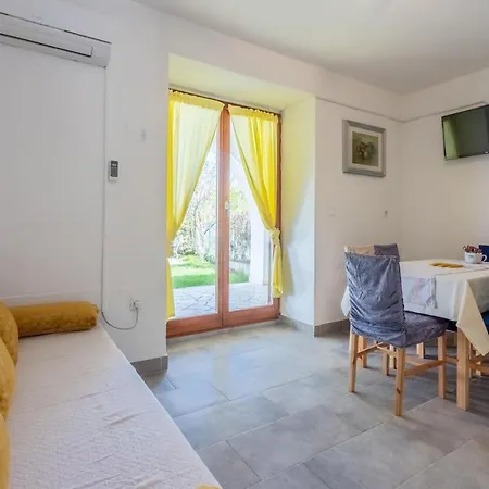 Mladen Apartament Baška